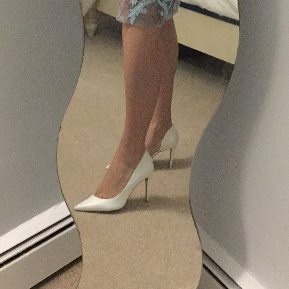 INC white pumps